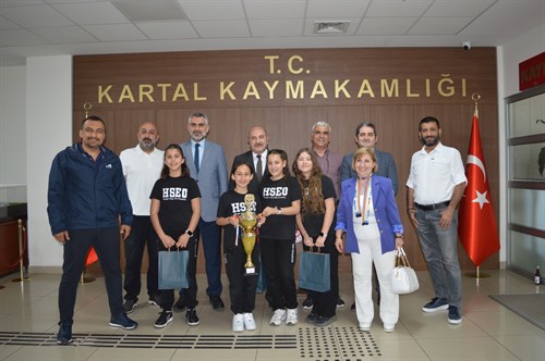 Okul Sporları Satranç Turnuvasında Türkiye 1' incisi Hüseyin Saim Ekim Ortaokulu Satranç Takımı Kaymakamımız Edip ÇAKICI' yı ziyaret ettiler