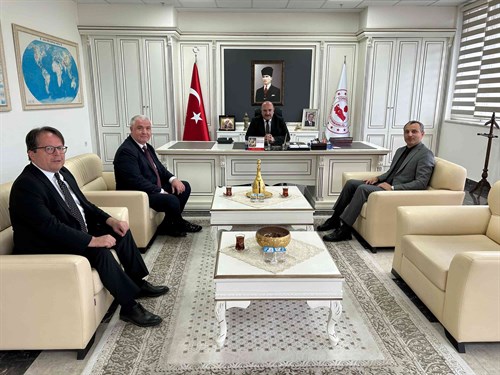 Sosyal Güvenlik Haftası münasebetiyle Kartal SGK Müdürü Muzaffer KABA, Kaymakamımız Edip ÇAKICI’ yı ziyaret etti