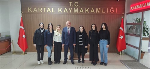 Medeniyet Üniversitesi Siyaset Bilimi ve Kamu Yönetimi Bölümü öğrencileri, Kaymakamımız Edip ÇAKICI' yı ziyaret ettiler