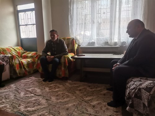 Kaymakamımız Edip ÇAKICI, Şehit Muammer ÇELİK  ve Şehit Metin ARSLAN' ın kıymetli ailelerini ziyaret etti