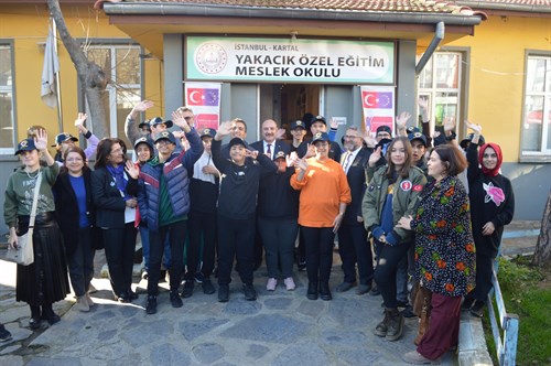 Kaymakamımız Edip ÇAKICI, Yakacık Özel Eğitim Meslek Okulu’nu ziyaret ederek öğretmen ve öğrencilerimizle bir araya geldi